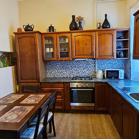 Artist Apartment *