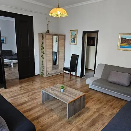 Apartment Artist