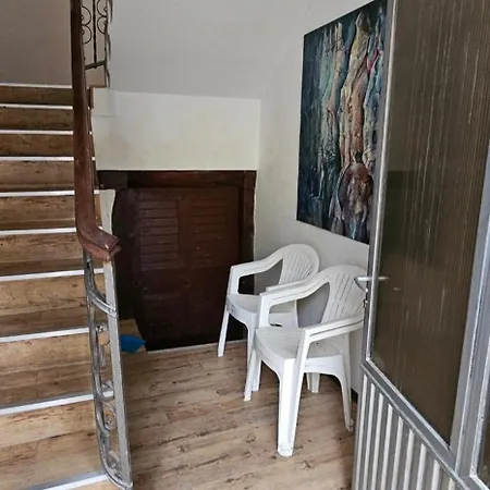 Artist Apartment *