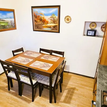 דירה Artist *